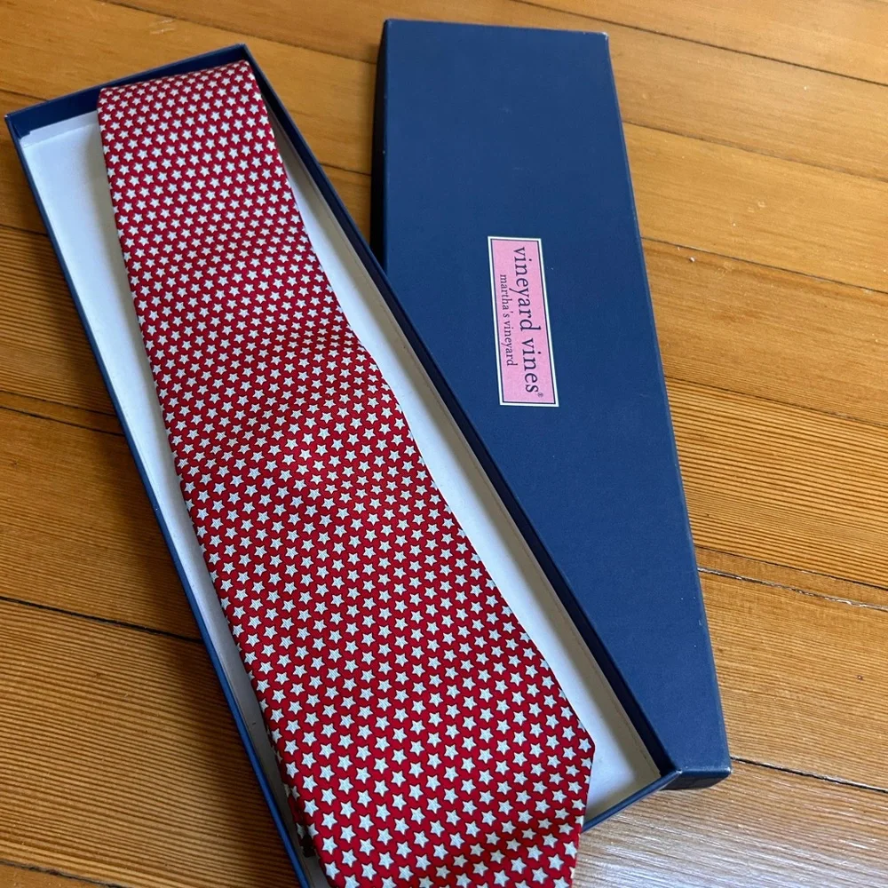 NIB Never Worn Vintage Vineyard Vines 100% Silk Neck Tie - Picture 2 of 5